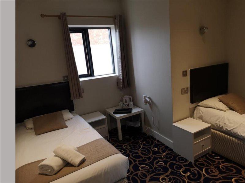 The R Inn Hotel Desborough Exterior photo