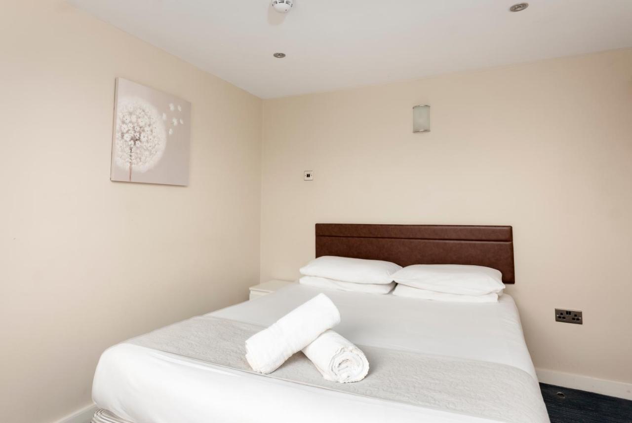 The R Inn Hotel Desborough Exterior photo
