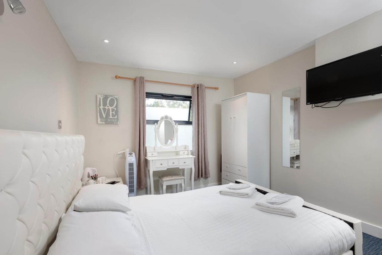 The R Inn Hotel Desborough Exterior photo
