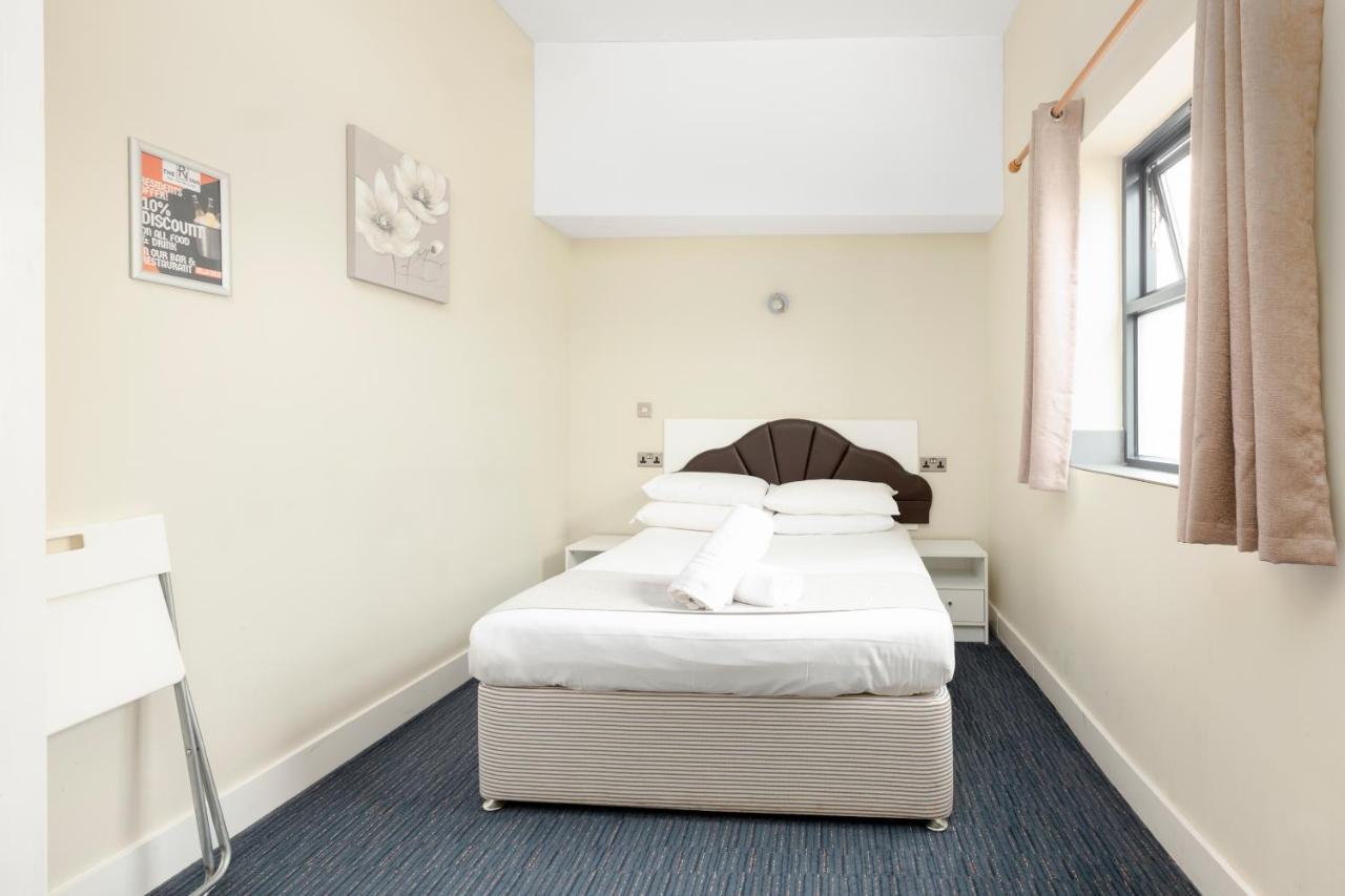 The R Inn Hotel Desborough Exterior photo