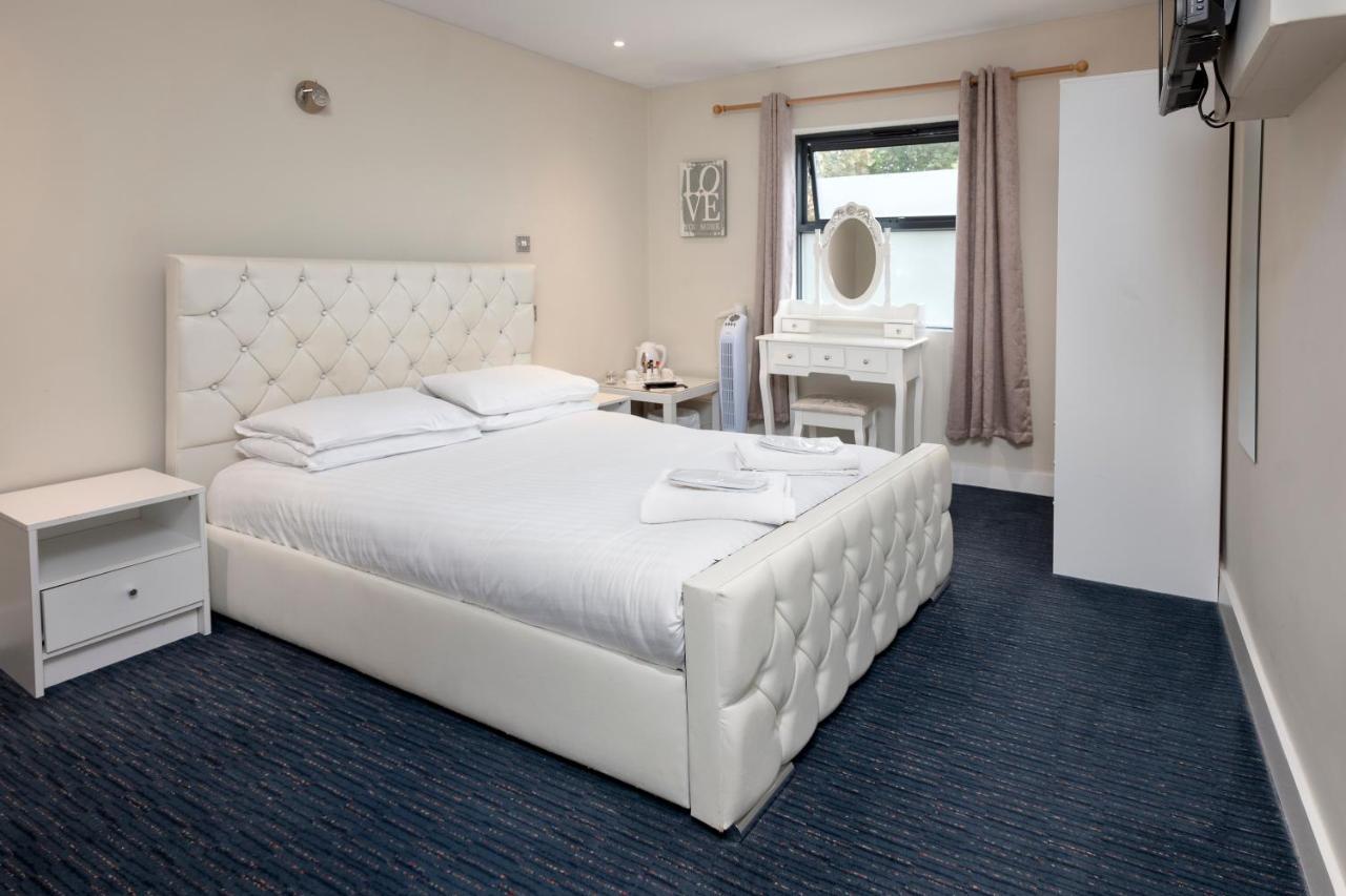 The R Inn Hotel Desborough Exterior photo
